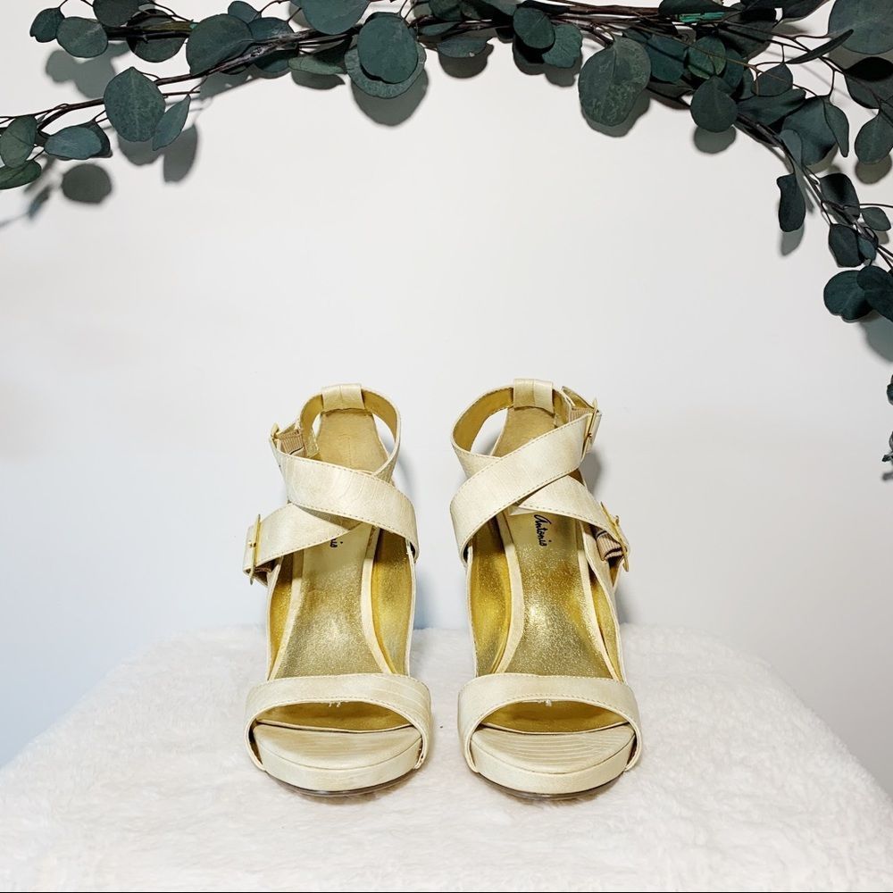 🍀 Mix & Match 4/$60 🍀 Michael Antonio “Tinsley” Cream heels - Picture 7 of 12